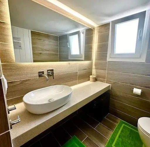 Kokkinos' Windmill アパート